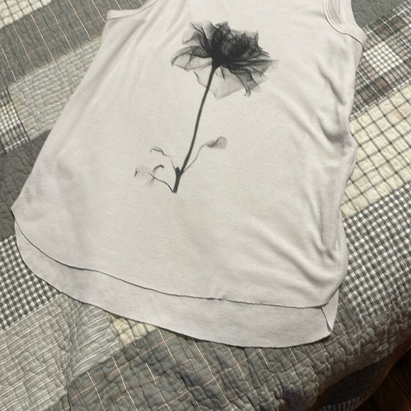 Vera Wang Tank Top with Floral Design - Picture 7 of 9